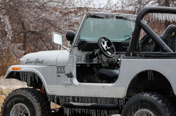 PHOTO: Freezing rain covered Central Texas with as much as 1 inch of ice overnight, forcing school and business closures and leaving more than 130,000 without power across the Austin metro area, Feb. 1, 2023. (Scott Coleman/ZUMAPRESS)