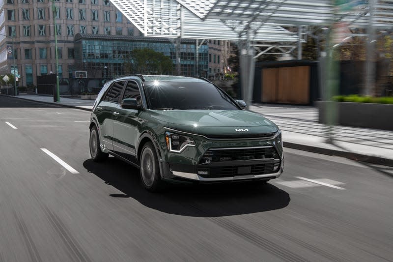 Front 3/4 view of a green Kia Niro