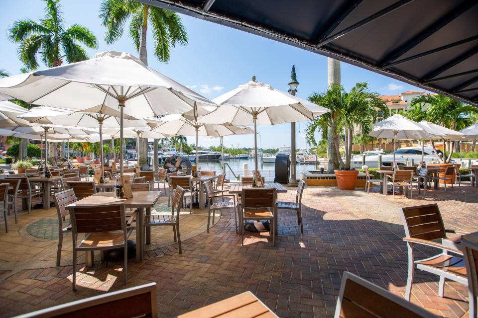 On the water in Jupiter, Dive Bar features a raw bar, sushi and sashimi, lunch and dinner entrees, an open-air bar area surrounding a giant saltwater aquarium and more.