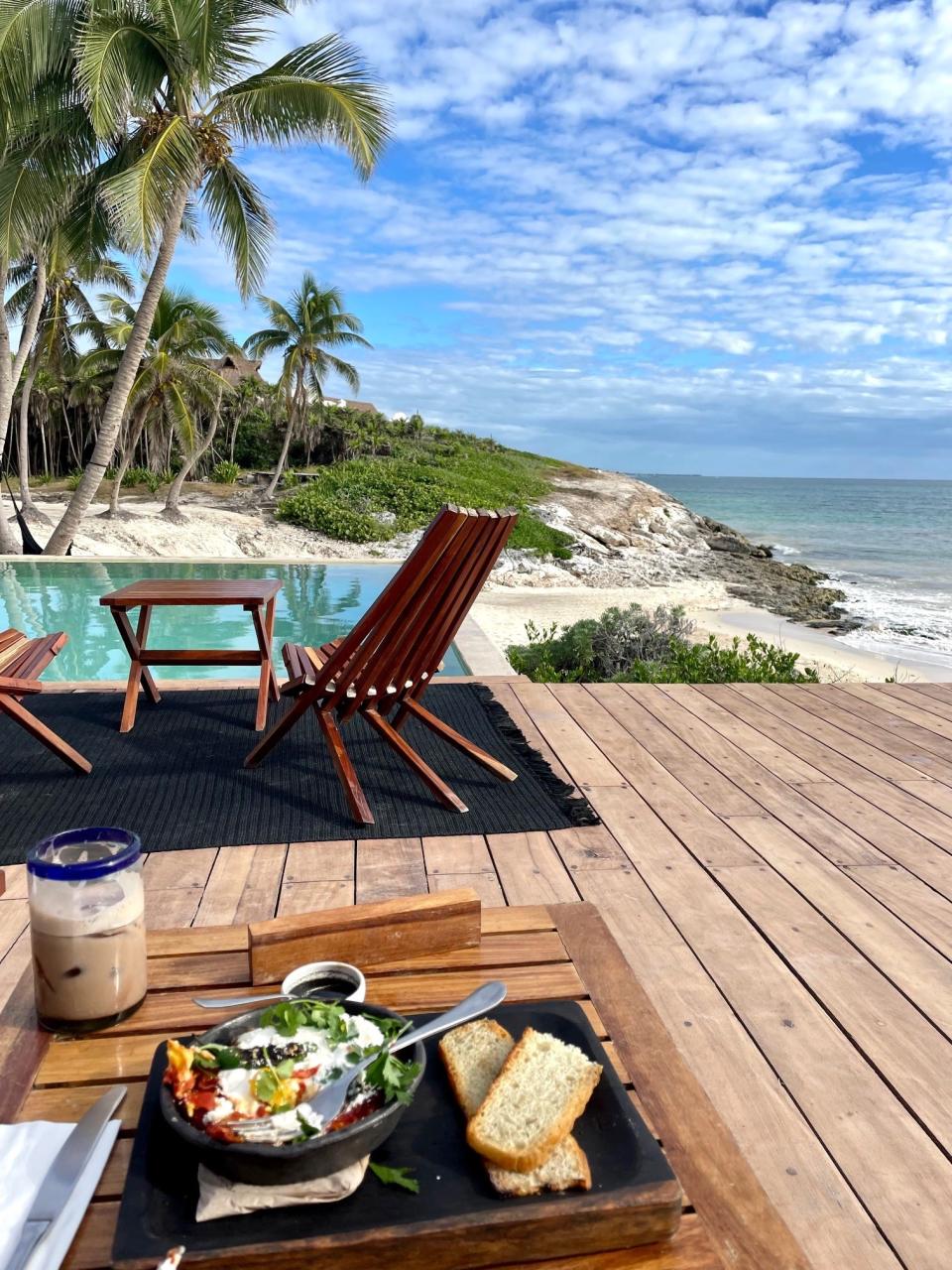 Habitas breakfast by the beach