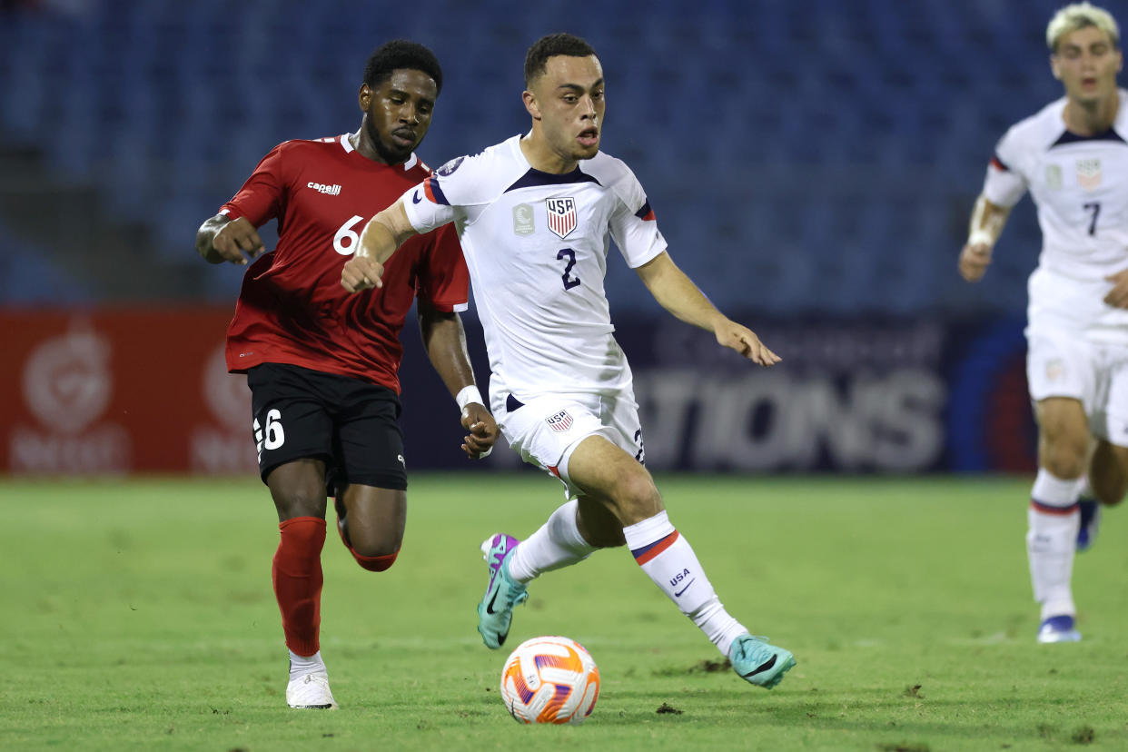 Sergiño Dest dejó con diez jugadores a Estados Unidos en la vuelta de Cuartos de Final de Nations League ante Trinidad y Tobago. (John Dorton/ISI Photos/USSF/Getty Images for USSF)