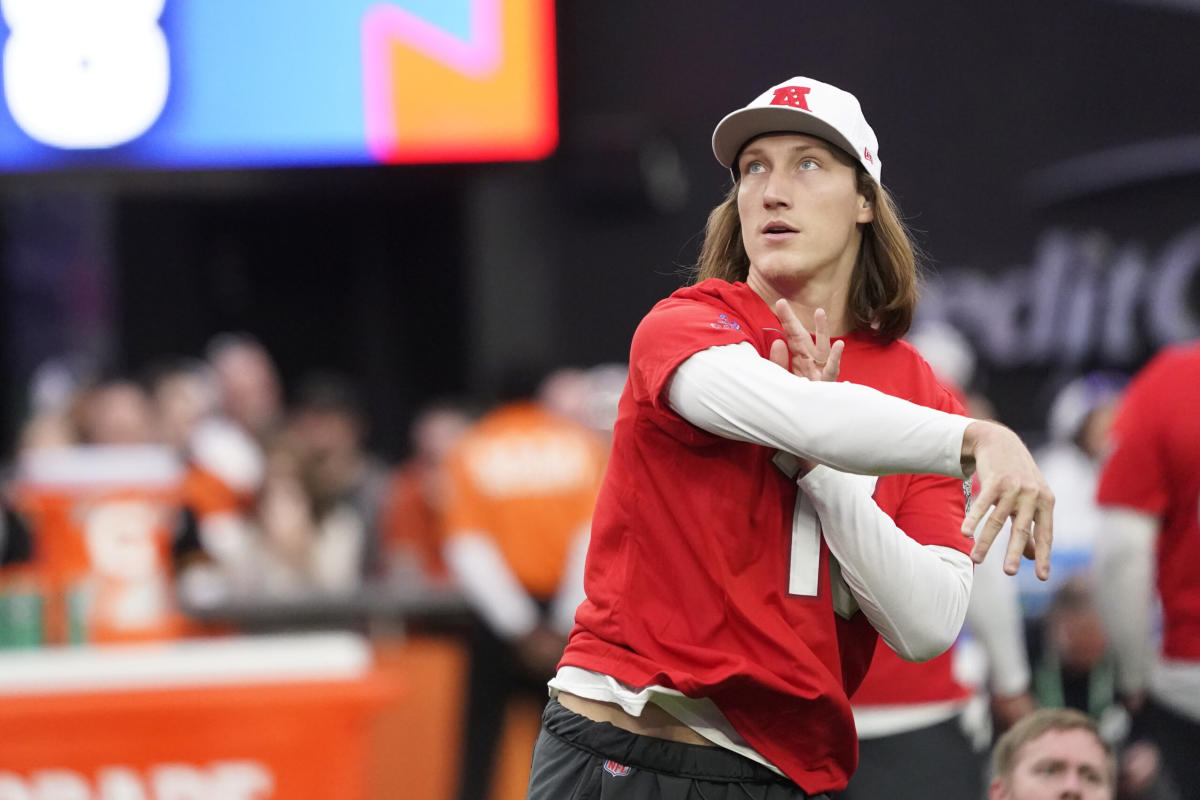 Jaguars QB Trevor Lawrence 'super excited' after first throwing session  with WR Calvin Ridley