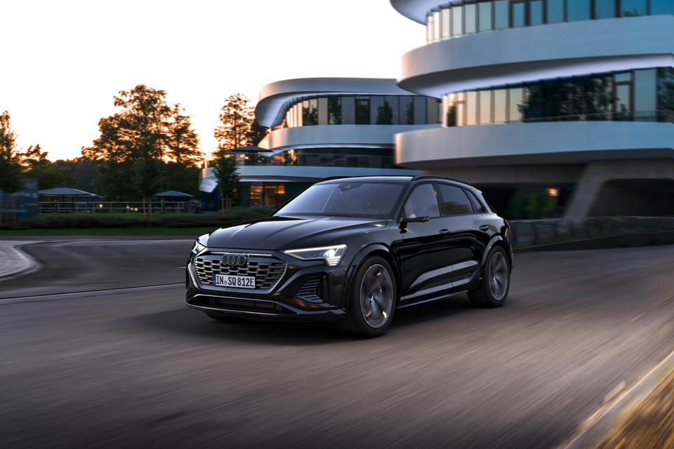 <p>Audi Q8 e-tron</p> 