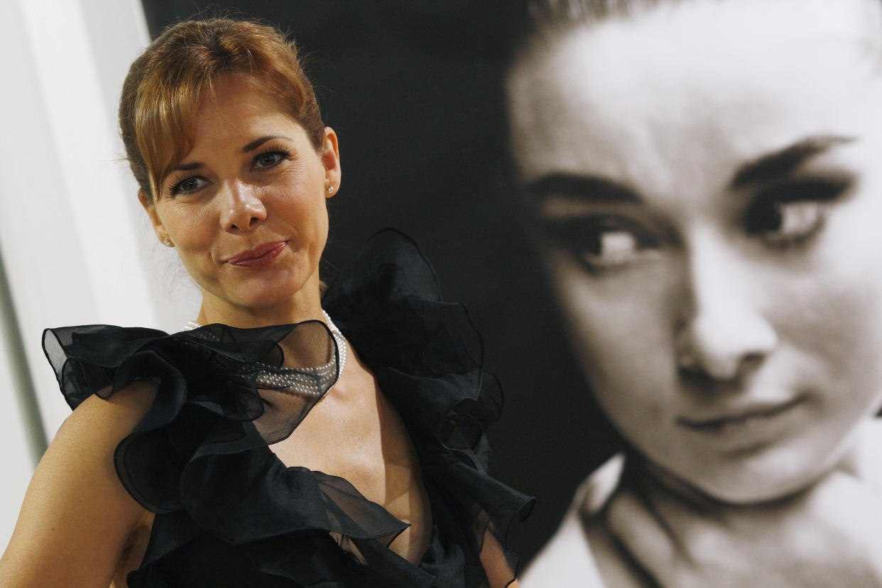 Former Royal Ballet principal dancer Darcey Bussell poses in a Valentino black ruffle-edged cocktail gown from 1970-1971, in London, December 7, 2009. The dress previously owned by U.S. actress Audrey Hepburn will be auctioned in London on Tuesday, where it is expected to sell for 4,000-6,000 pounds (6,500-9,800 USD). REUTERS/Suzanne Plunkett (BRITAIN - Tags: ENTERTAINMENT FASHION SOCIETY)