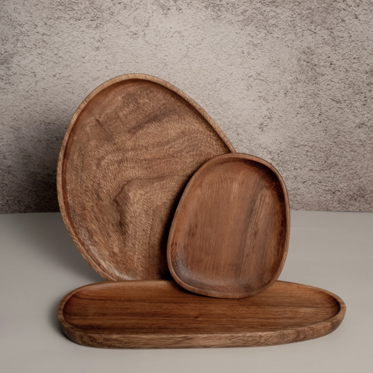 <br><em>For outdoor patio dining or picnics, the Kai plates, which are handmade from natural Acacia wood, is a perfect fi</em>t<br>