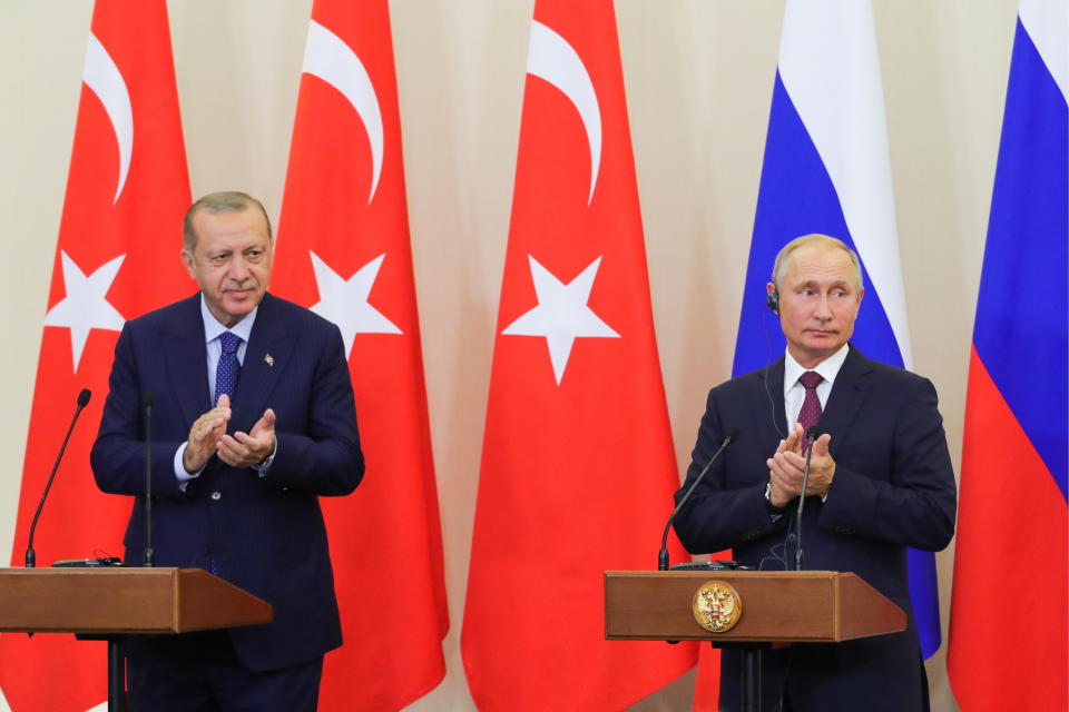 Recep Tayyip Erdoğan und Wladimir Putin bei einer gemeinsamen Pressekonferenz nach ihrem Treffen in Sotschi. (Bild: Mikhail Klimentyev\TASS via Getty Images)