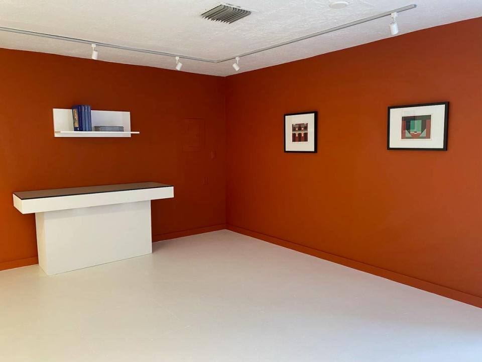 Obras de Sanín en la sala de la galería Durban Seginini, Miami.