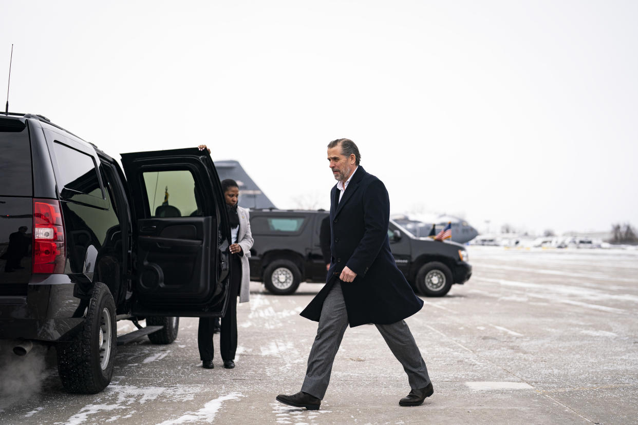 Hunter Biden, hijo del presidente Joe Biden, llega a la base de la Guardia Nacional Aérea de Hancock Field en Siracusa, Nueva York, el 4 de febrero de 2023. (Al Drago/The New York Times)