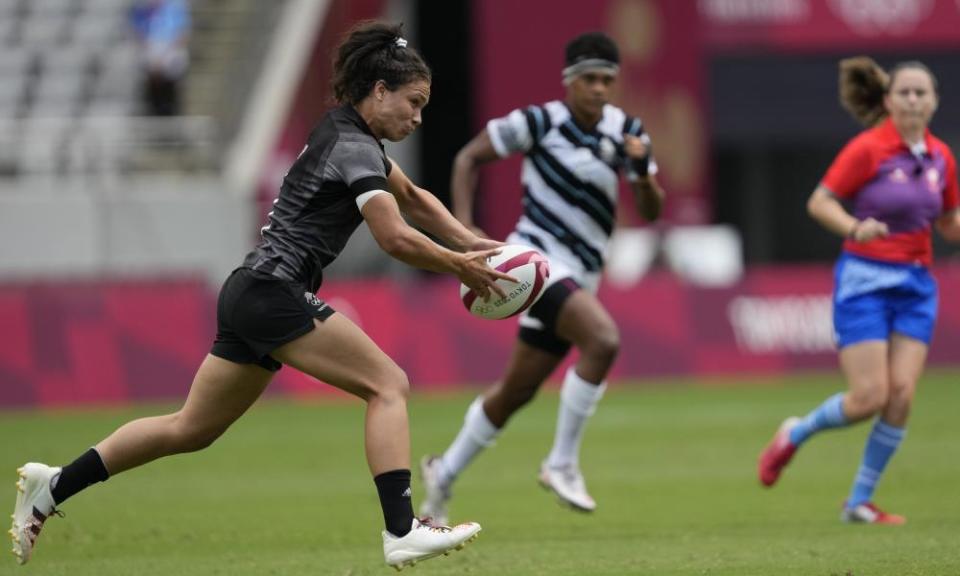 Tui runs with the ball in New Zealand’s women’s rugby sevens semifinal match against Fiji at the Tokyo Games