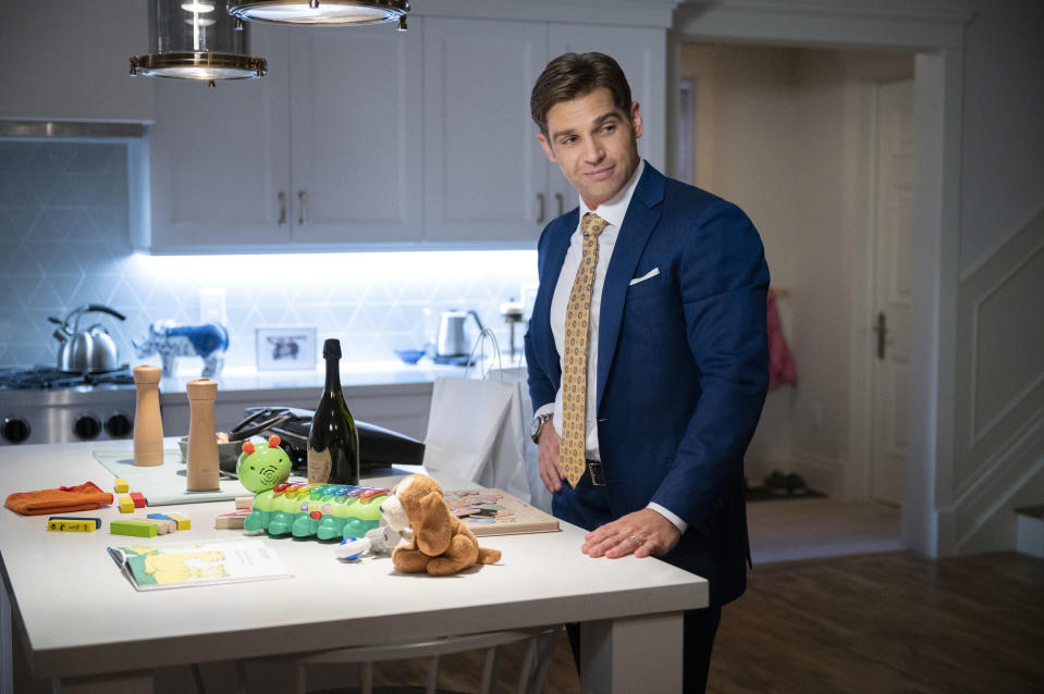 SEX/LIFE (L to R) MIKE VOGEL as COOPER CONNELLY in episode 106 of SEX/LIFE Cr. AMANDA MATLOVICH/NETFLIX © 2021