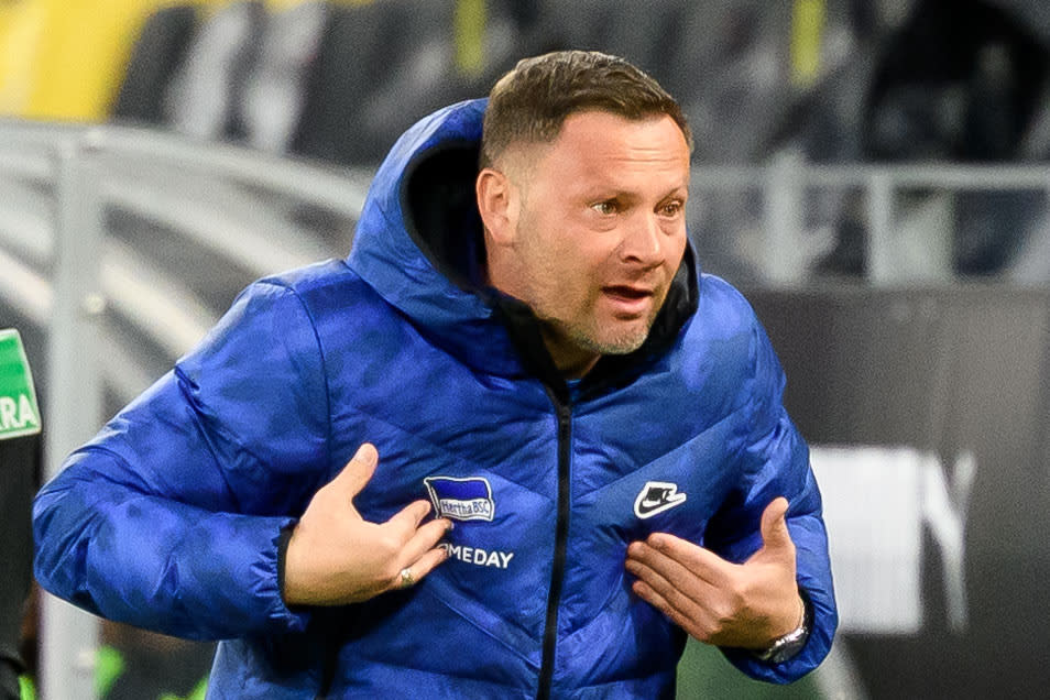 DORTMUND, GERMANY - MARCH 13: (BILD ZEITUNG OUT) head coach Pal Dardai of Hertha BSC gestures during the Bundesliga match between Borussia Dortmund and Hertha BSC at Signal Iduna Park on March 13, 2021 in Dortmund, Germany. (Photo by Alex Gottschalk/DeFodi Images via Getty Images)