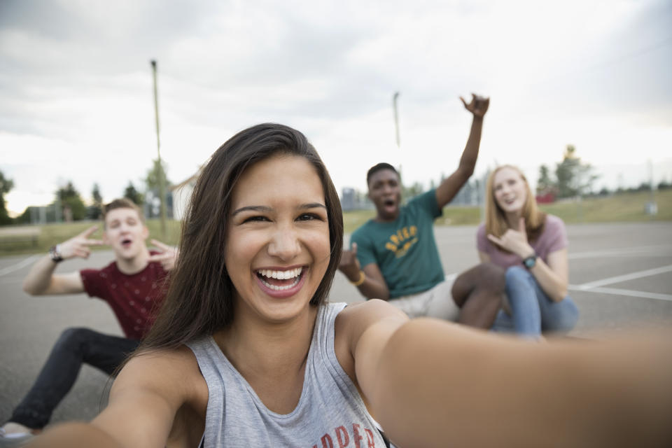 Ein junges Mädchen aus den USA machte mit ihren Fotos anderen Teenagern Mut. (Bild: Getty Images)