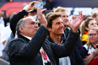 <p>Antonio Pérez Garibay y Tom Cruise en el Gran Premio de Gran Bretaña. (Mark Thompson/Getty Images)</p> 