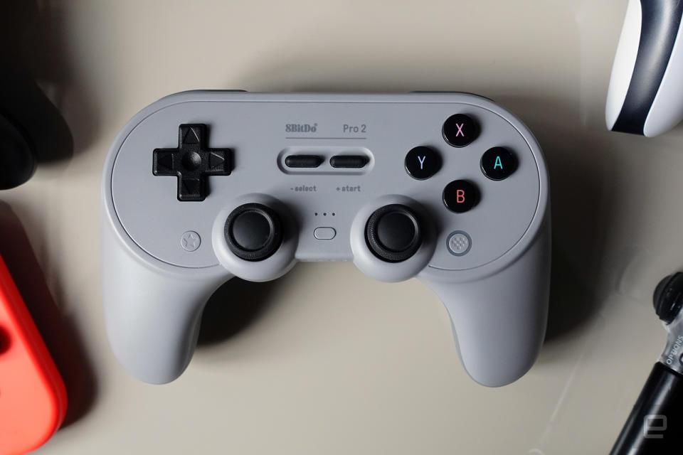 8Bitdo Pro 2 controller