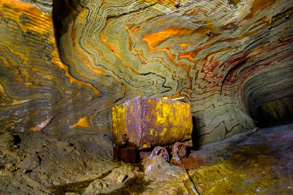 psychedelic-salt-mine-pictures-russia