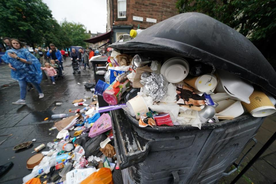 Overflowing bins in the Grassmarket area of Edinburgh where cleansing workers from the City of Edinburgh Council are on the fourth day of eleven days of strike action. Workers at waste and recycling depots across the city have rejected a formal pay offer of 3.5 percent from councils body Cosla. Picture date: Wednesday August 24, 2022. (PA Wire)