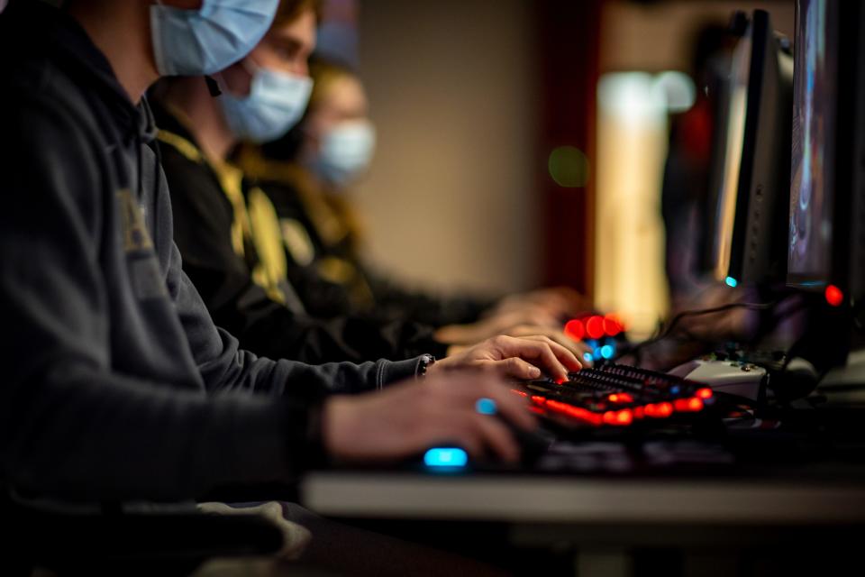 Multiple esports players from Daleville High School play Overwatch during the announcement of Daleville's esports partnership with Ball State on Jan. 11, 2022.