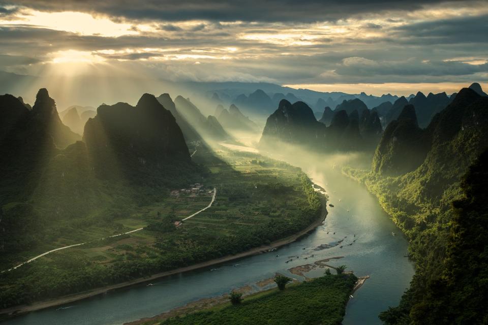 Karst mountains and river Li in Guilin/Guangxi region of China