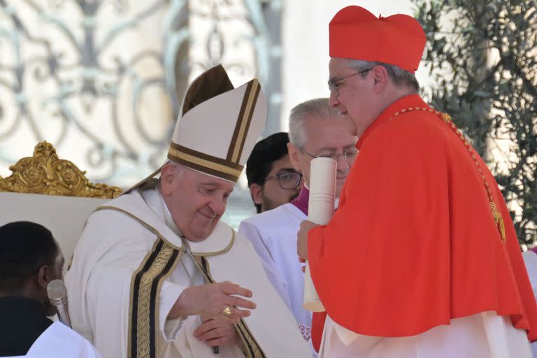 El arzobispo argentino de Córdoba, Ángel Sixto Rossi, es elevado a cardenal por el Papa Francisco durante un consistorio para crear 21 nuevos cardenales en la plaza de San Pedro en el Vaticano el 30 de septiembre de 2023