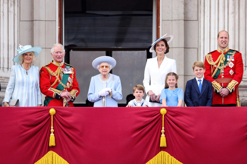 英女王登基70周年慶典「最萌搶鏡畫面」4歲路易小王子大派不耐煩表情包