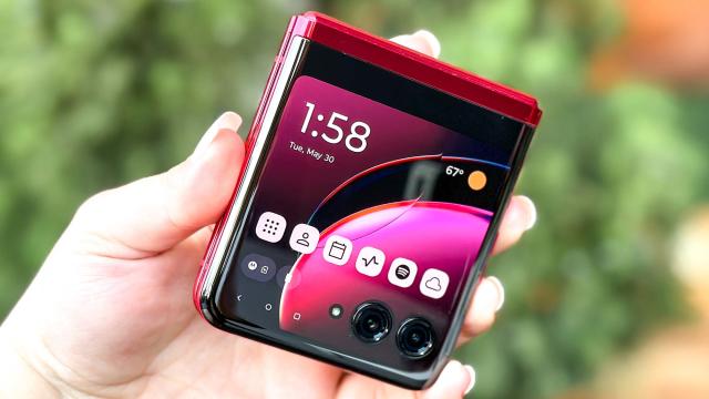 Motorola Razr Plus (2023) review: The best flipping foldable right now