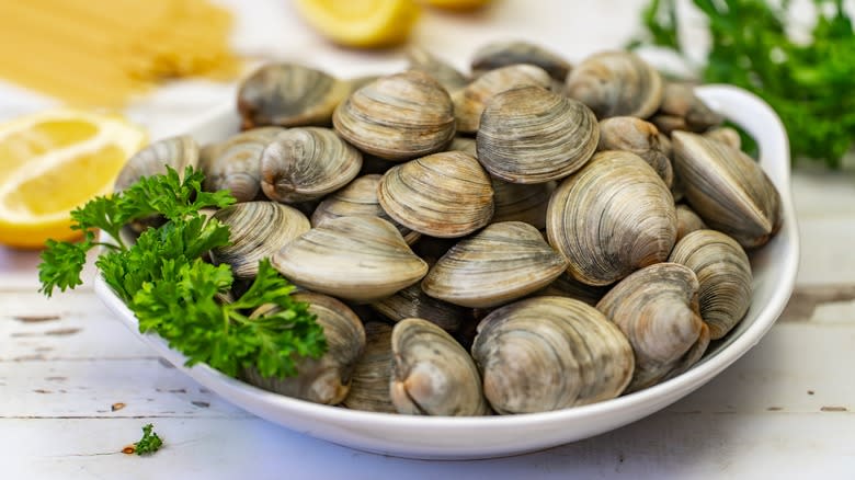 Littleneck clams in white bowl