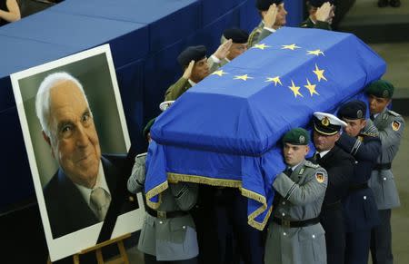 German soldiers carry the coffin of late former German Chancellor Helmut Kohl during of a memorial ceremony at the European Parliament in Strasbourg, France, July 1, 2017. REUTERS/Francois Lenoir