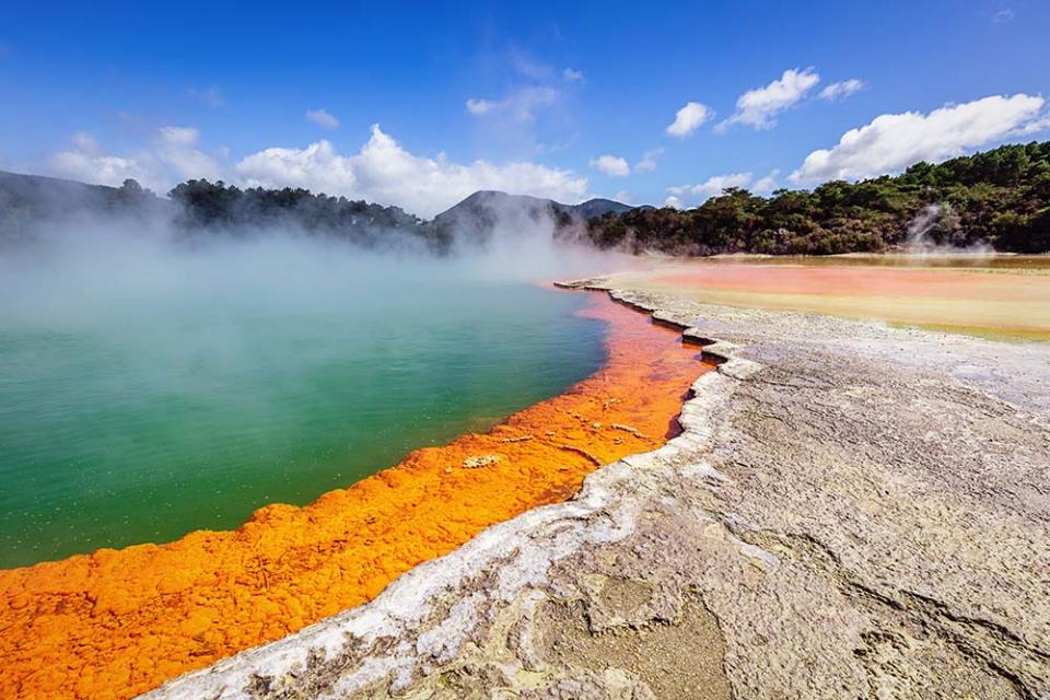 懷奧塔普地熱世界最知名的景點——香檳池（Image Source : Getty Creative/iStockphoto）