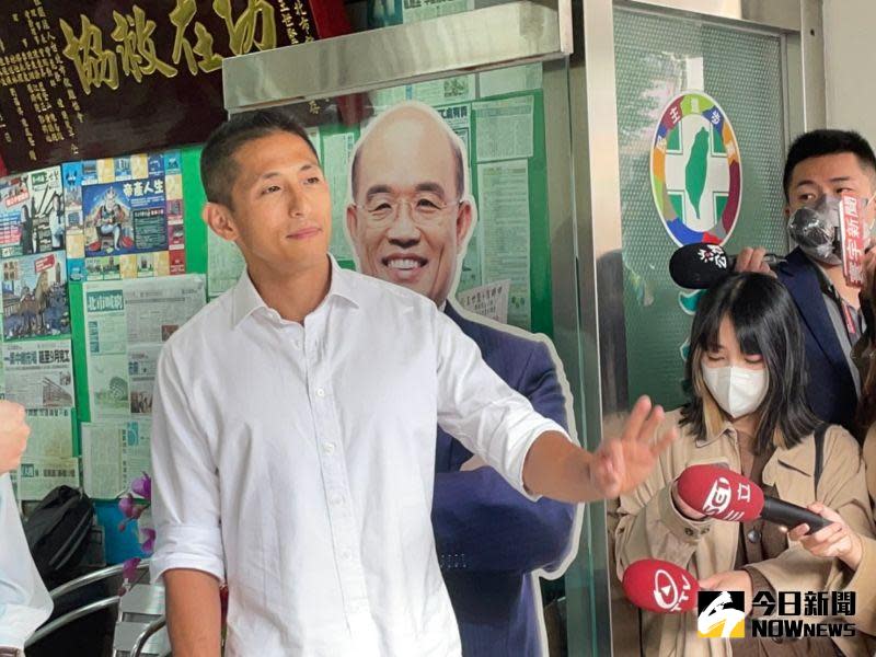 ▲吳怡農投入台北市立委補選，競選總部將設在王世堅服務處，其今日前往拜會。（圖／記者黃宣尹攝，2022.12.02）