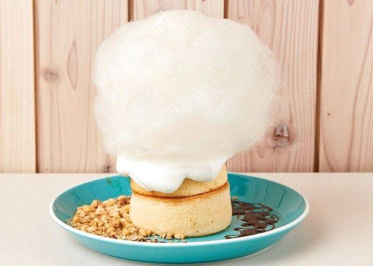 Cotton Candy Cloud Pancakes (1,944 yen) © Moomin Characters™