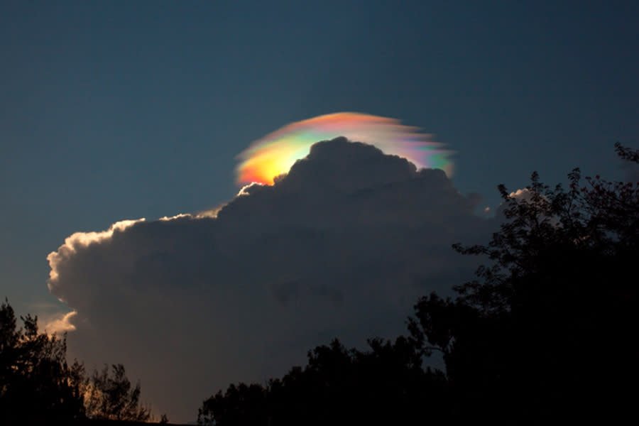 iridescent cloud_a