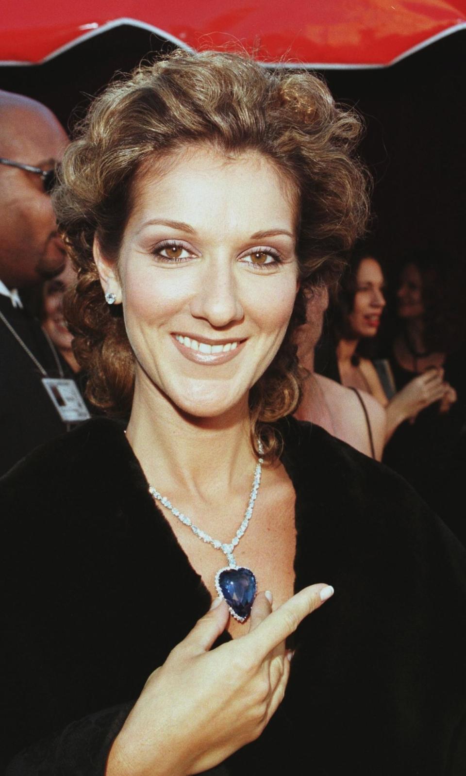 <h1 class="title">Singer Celine Dion holds a replica of the blue dia</h1><cite class="credit">Vince Bucci</cite>