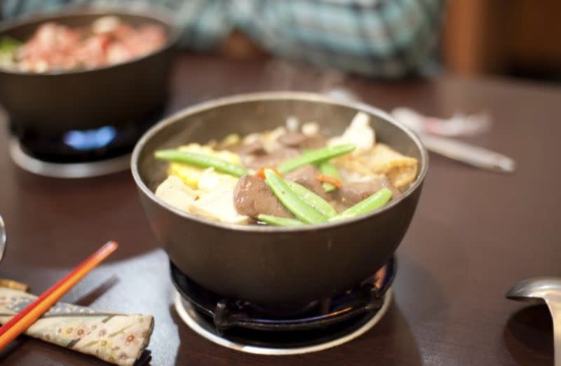 ▲台灣不論是什麼季節，都有人在吃火鍋，其中「百元小火鍋」更是許多人的熱愛。（示意圖／取自 flickr ）