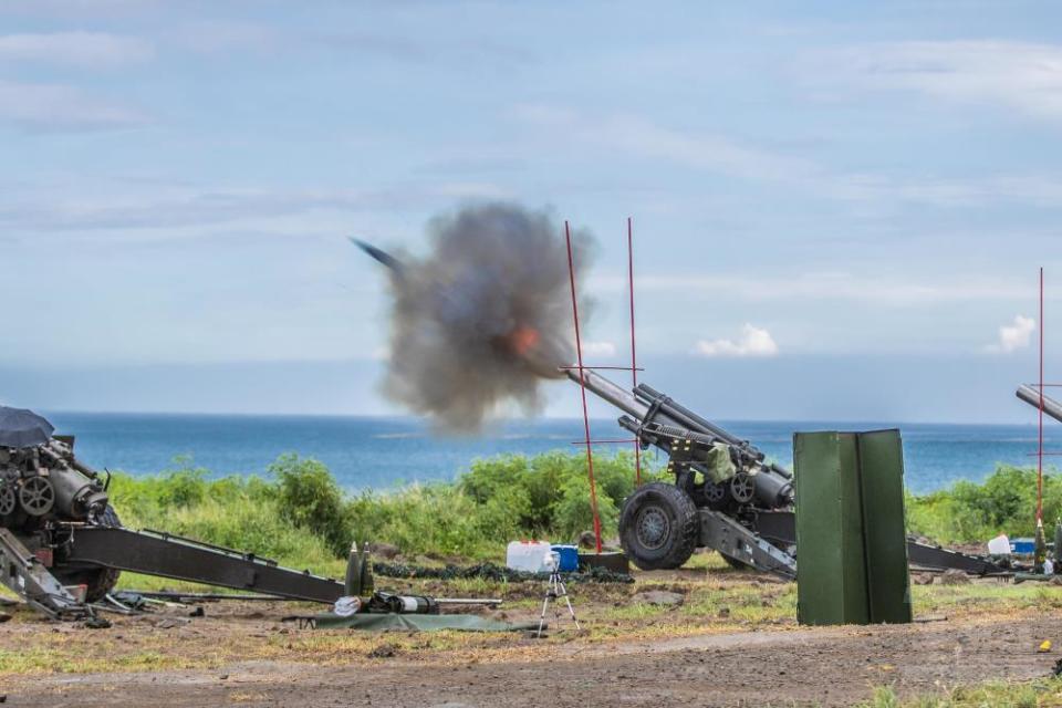 國軍今日展開「天雷操演」重砲射擊訓練。   圖：翻攝自軍聞社