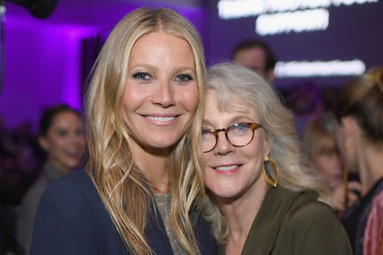 Gwyneth Paltrow junto a su mamá, la actriz Blythe Danner, quien tuvo una dura lucha contra un cáncer