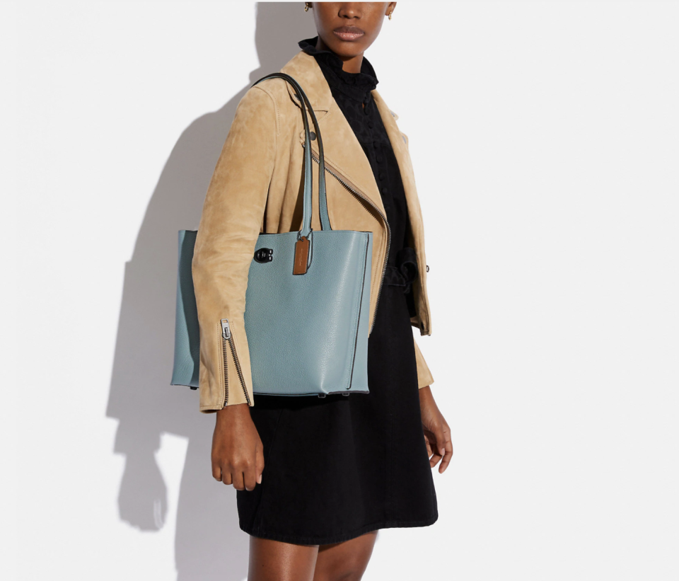 Willow Tote In Colorblock With Signature Canvas Interior - Coach Canada. 