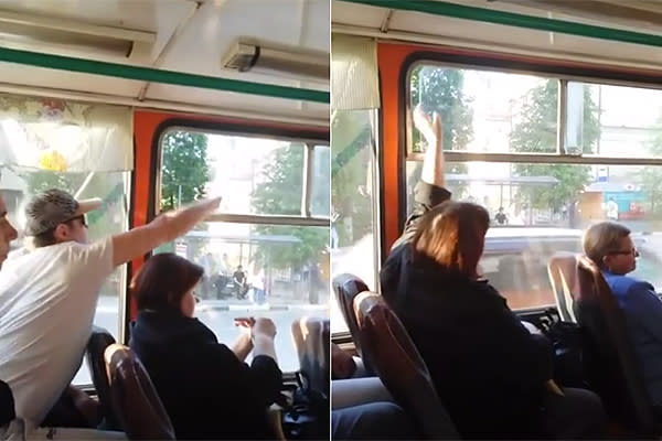 Dos pasajeros se pelean en silencio por la ventana de un autobús en Rusia. Foto: Youtube.com/Илья