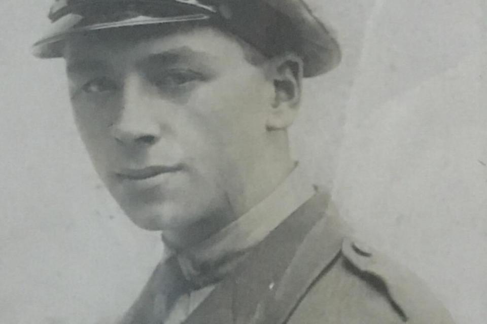 Ms Sym’s father, Francis Mellersh, was a World War II flying ace
