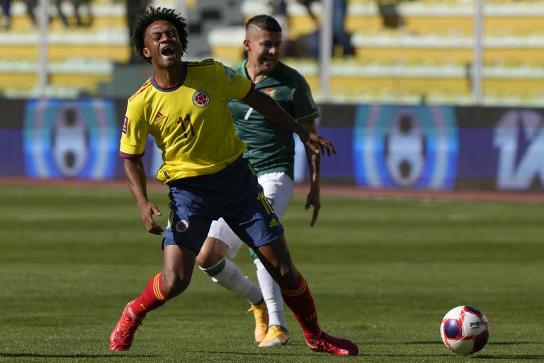 Juan Guillermo Cuadrado, en acción durante el 1-1 de Colombia frente a Bolivia en La Paz, será una de las principales cartas ofensivas del equipo cafetero este domingo frente a Paraguay, por una nueva fecha de las eliminatorias sudamericanas.