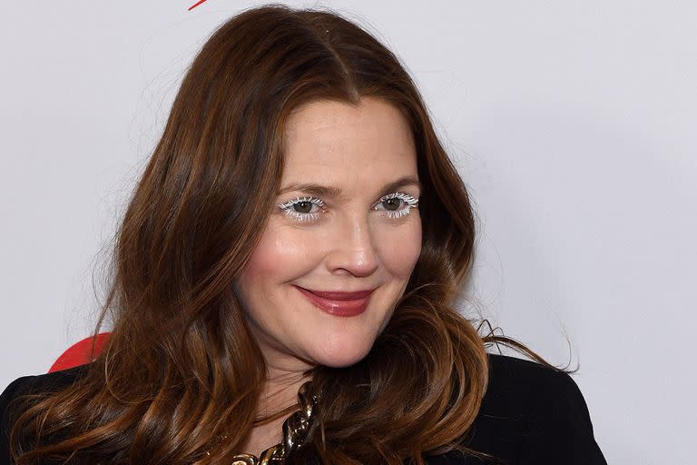 ¿Y esas pestañas? En Nueva York, Drew Barrymore participó en la ceremonia de Jingle Ball 2021 organizada por iHeartRadio Z100