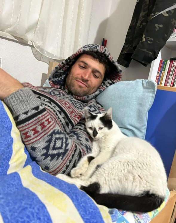Ali, a firefighter, shared his cat's life at home on social media.
