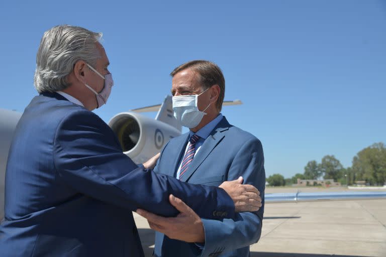 Alberto Fernández y Rodolfo Suarez, en una de las visitas del Presidente a Mendoza