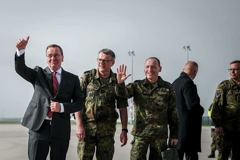 Boris Pistorius (L), German Minister of Defense, bids farewell to the pre-commando of the Lithuanian brigade at the military section of Berlin-Brandenburg Airport. The army inspector then flies to Lithuania with his soldiers in an Airbus A400M. By the end of 2027, the Lithuanian brigade will be operational with around 4,800 soldiers. Kay Nietfeld/dpa