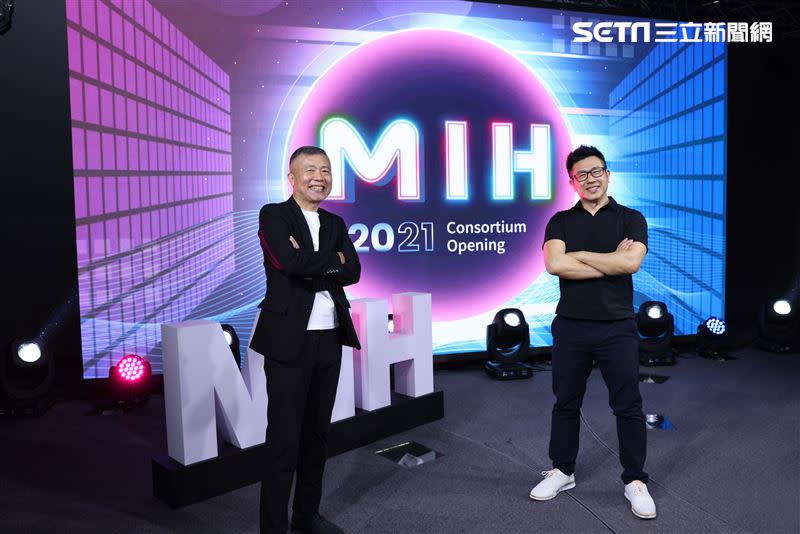 MIH執行長鄭顯聰與MIH技術長魏國章出席MIH Consortium成立大會。（圖／MIH提供）