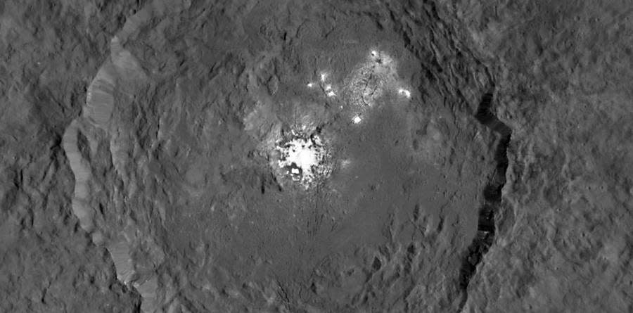 These Blinking Lights on Dwarf Planet Ceres Just Get More and More Mysterious