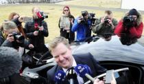 Iceland's Prime Minister Sigmundur David Gunnlaugsson speaks to media outside Iceland president's residence in Reykjavik, Iceland, April 5, 2016. REUTERS/Sigtryggur Johannsson