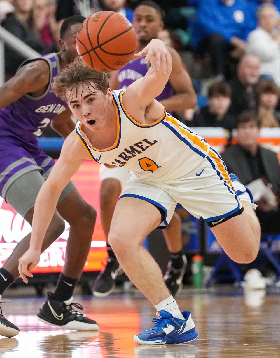 Carmel Greyhounds guard Ryan Clevenger (4) looses control of the ball Friday, Jan. 27, 2023 at Carmel High School in Carmel. The Ben Davis Giants defeated the Carmel Greyhounds, 46-45. 