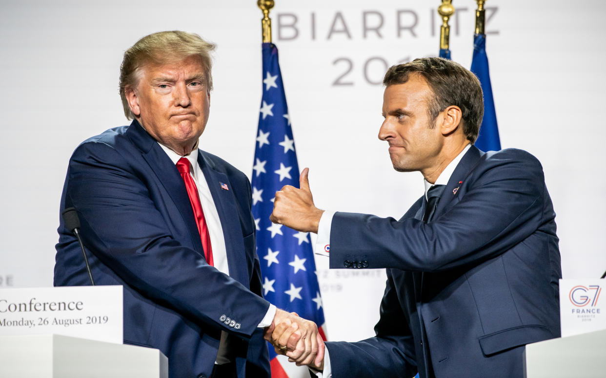 Dans les tensions entre les États-Unis et l'Iran, Emmanuel Macron veut jouer le rôle du médiateur, même s'il semble plutôt soutenir Donald Trump. 