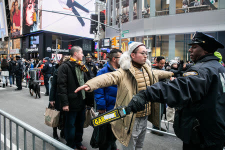 A New York Police Department (NYPD) officer secures Times Square ahead of the New Year's Eve celebrations in Manhattan, New York, U.S., December 31, 2018. REUTERS/Jeenah Moon