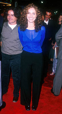 Amy Brenneman at the Mann Village Theater premiere of Warner Brothers' Three Kings